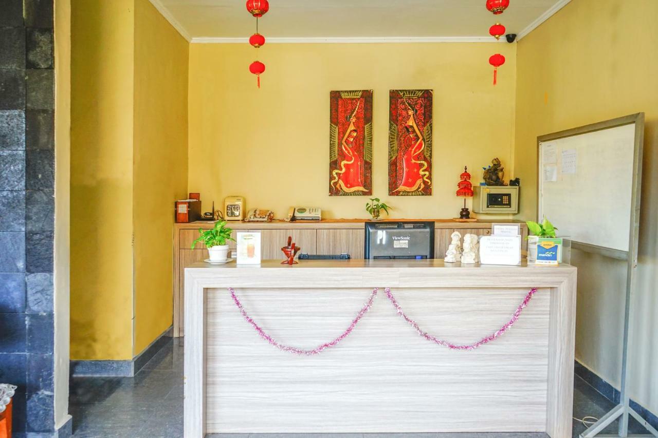 Oyo 479 Casa Beach Hotel Tanjung Pandan Ngoại thất bức ảnh